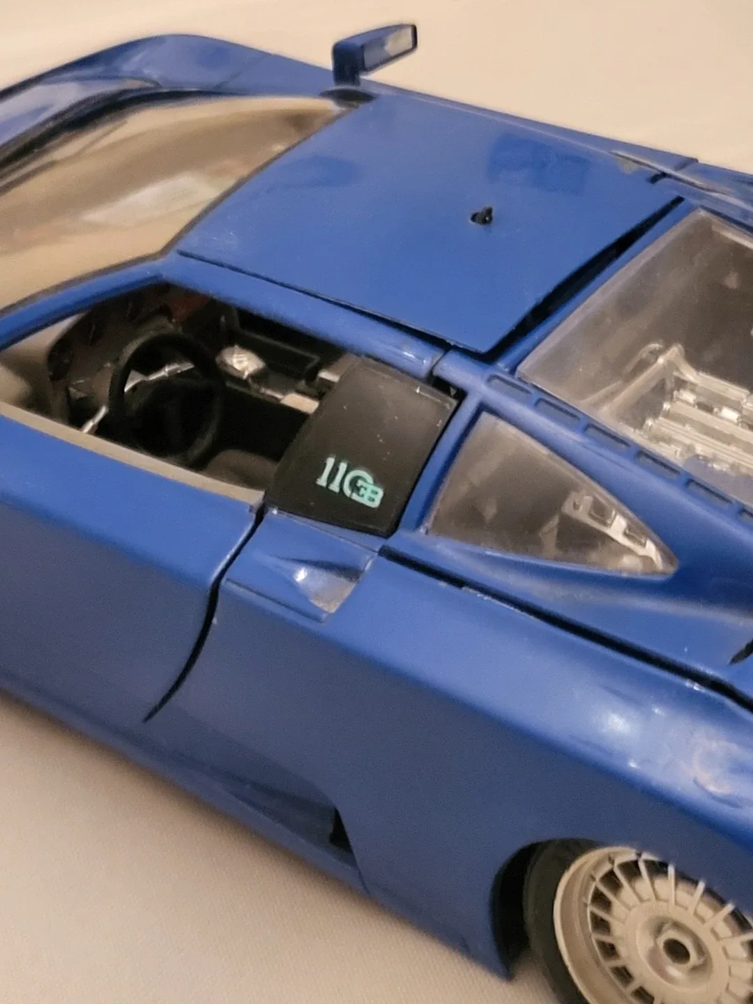 Vintage Blue 1991 Bugatti Diecast Car 1:18 image indicator(5)