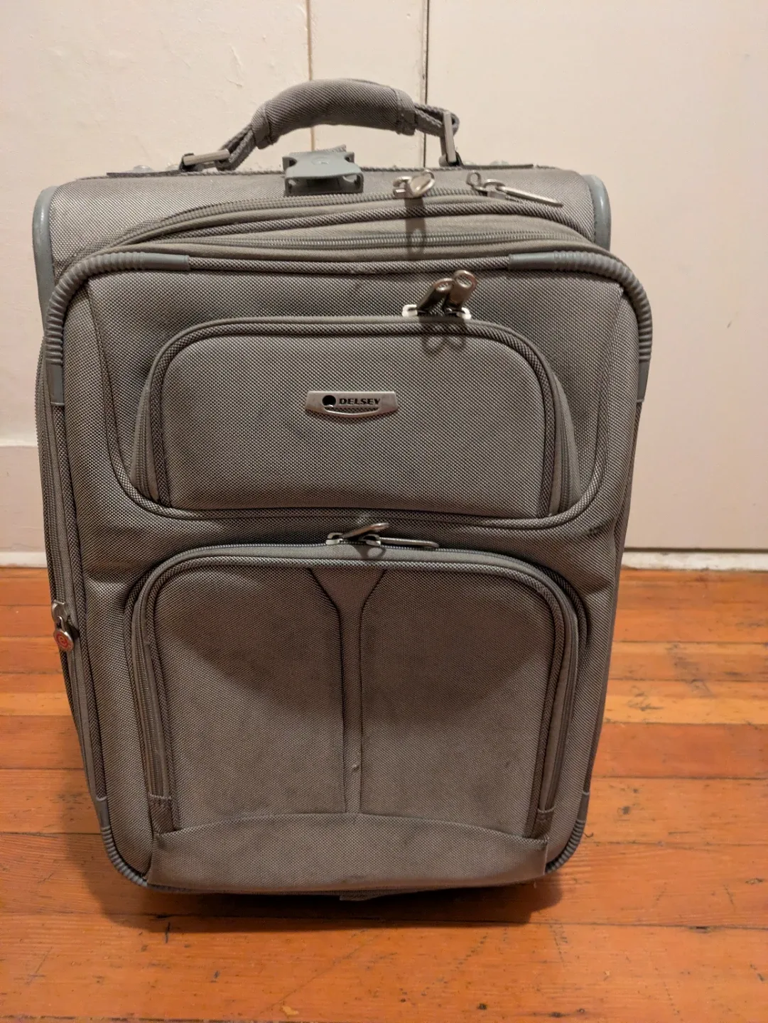 Delsey Grey Rolling Carry-On Suitcase Set image indicator(3)