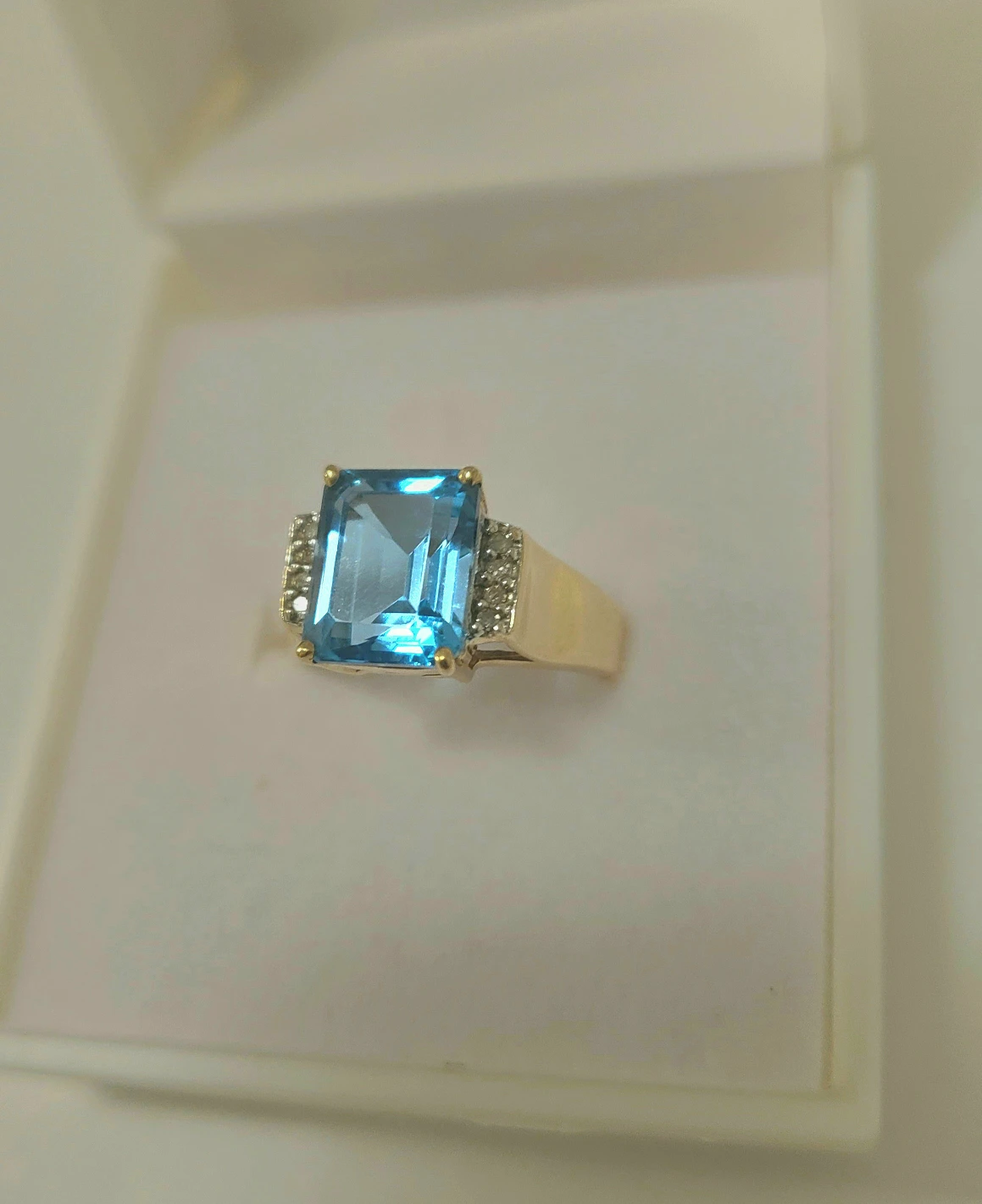 Gorgeous 10KT Yellow Gold Natural  Blue Topaz Diamond Ring - photo 2