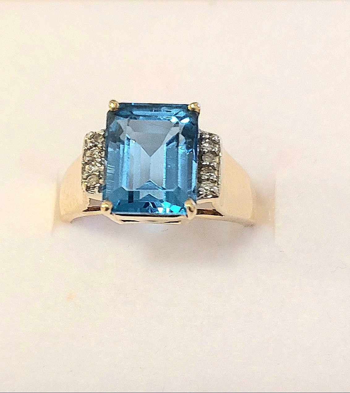 Gorgeous 10KT Yellow Gold Natural  Blue Topaz Diamond Ring - photo 3