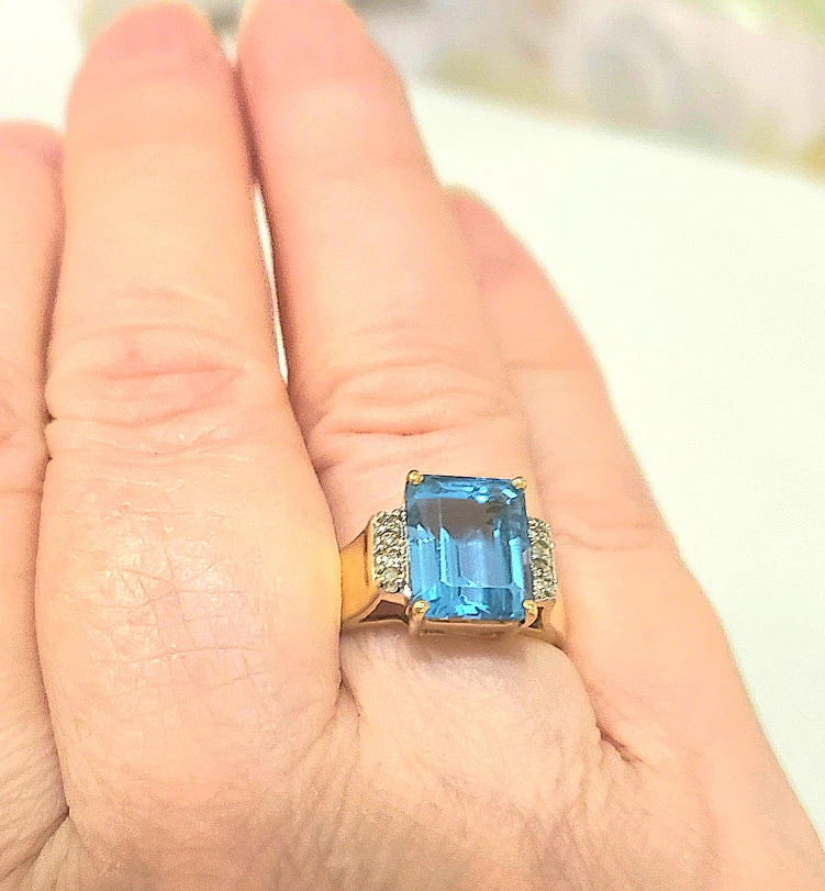 Gorgeous 10KT Yellow Gold Natural  Blue Topaz Diamond Ring - photo 4