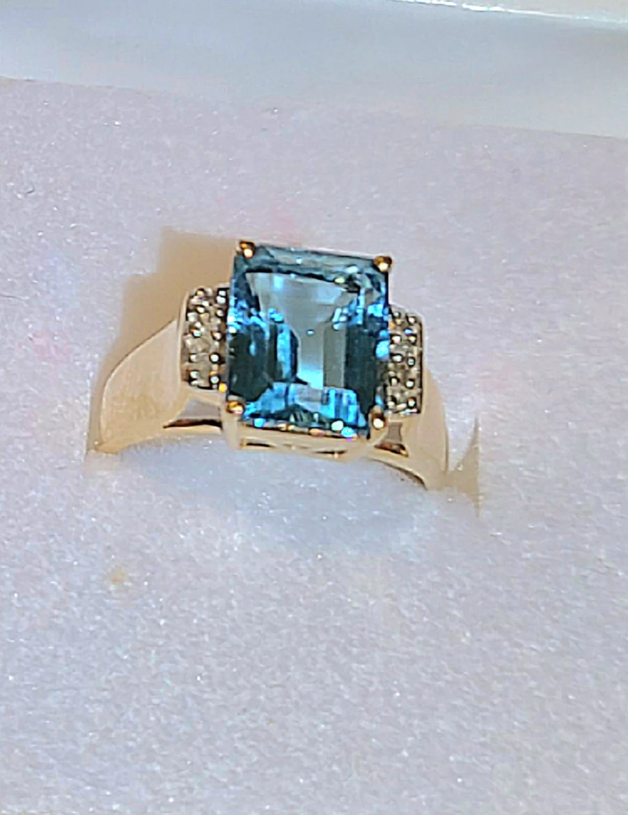 Gorgeous 10KT Yellow Gold Natural  Blue Topaz Diamond Ring - photo 5