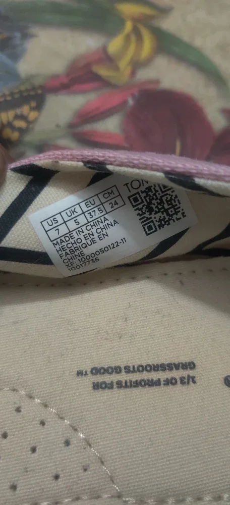 TOMS Pink Canvas Shoes - Women's Size 7 image indicator(4)