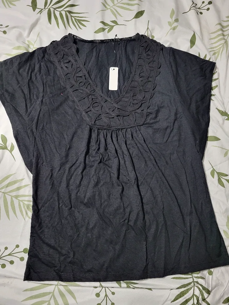 Moda Int'l Black Top