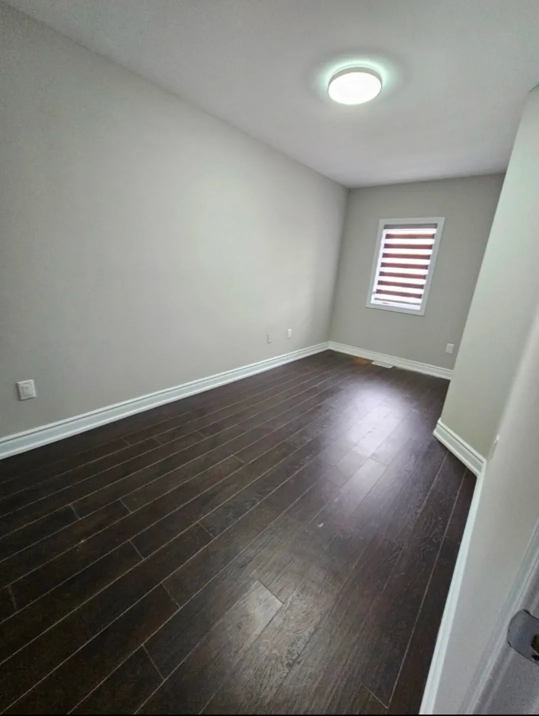 4 bedroom 2.5 bathroom house on rent image indicator(2)