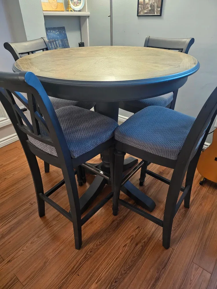 Round Dining Table with 4 Chairs image indicator(2)