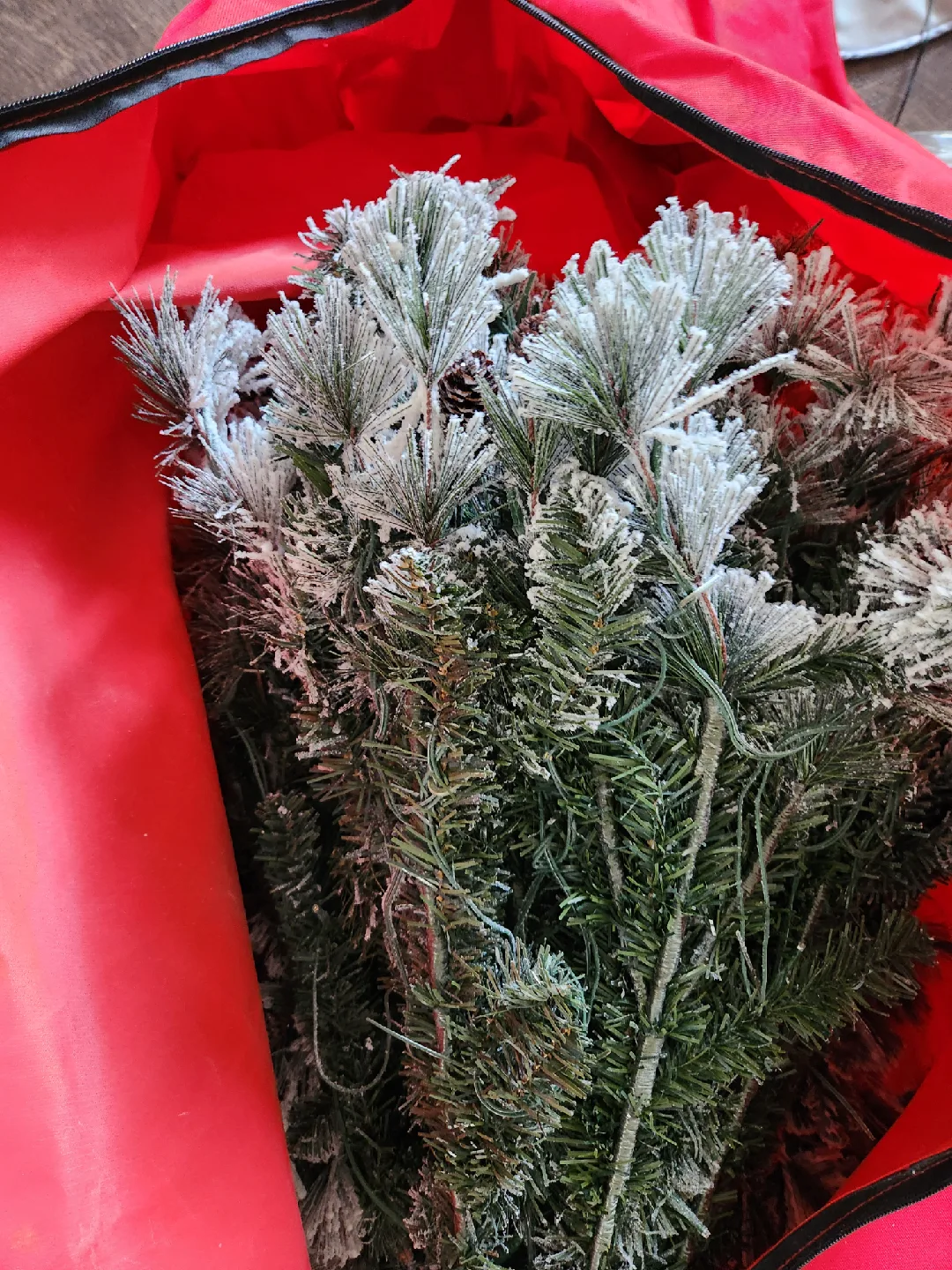 Christmas Tree with Ornaments & Accesories image indicator(2)