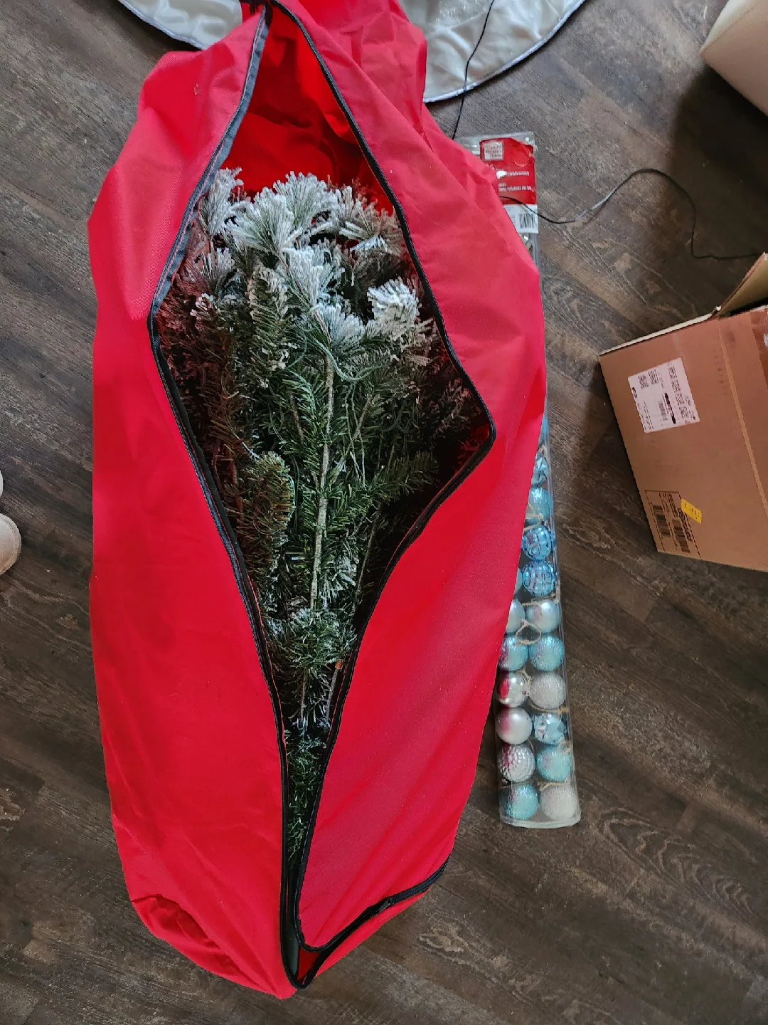 Christmas Tree with Ornaments & Accesories image indicator(3)