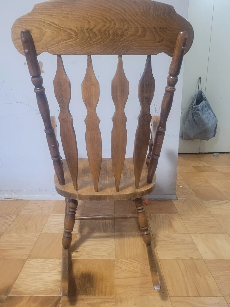 Wooden Rocking Chair - Great Condition! - photo 4