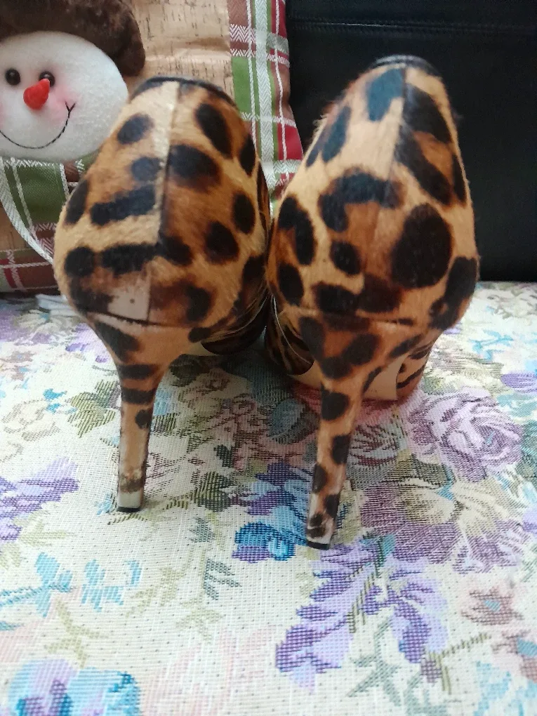 Nine West Leopard Print Heels - Size 8.5M image indicator(2)
