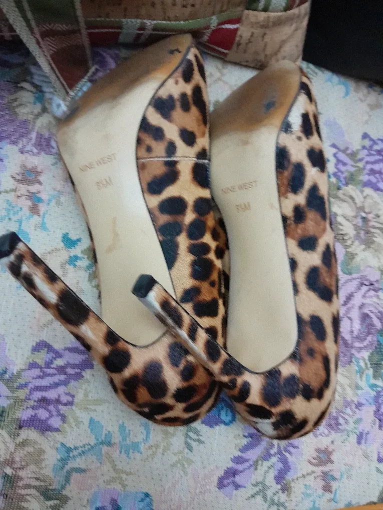 Nine West Leopard Print Heels - Size 8.5M image indicator(3)