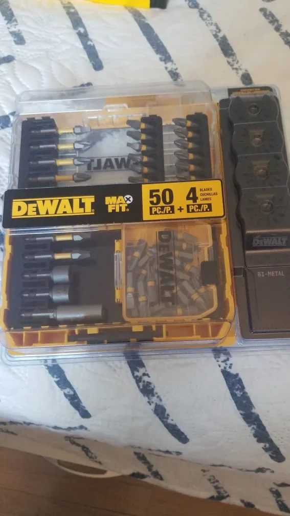 New DeWalt MAX FIT 50-Piece Screwdriver Bit Set