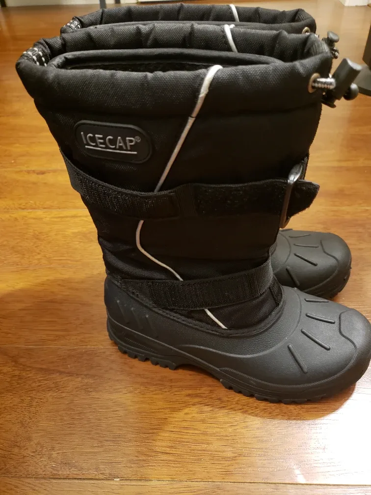Icecap Black Winter Boots size 4