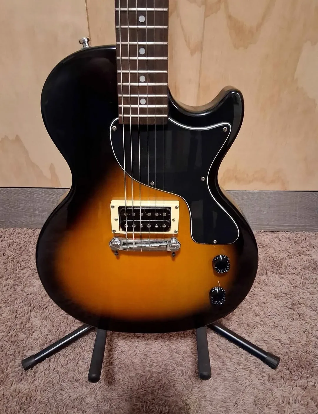 Epiphone Les Paul Junior Electric Guitar image indicator(2)