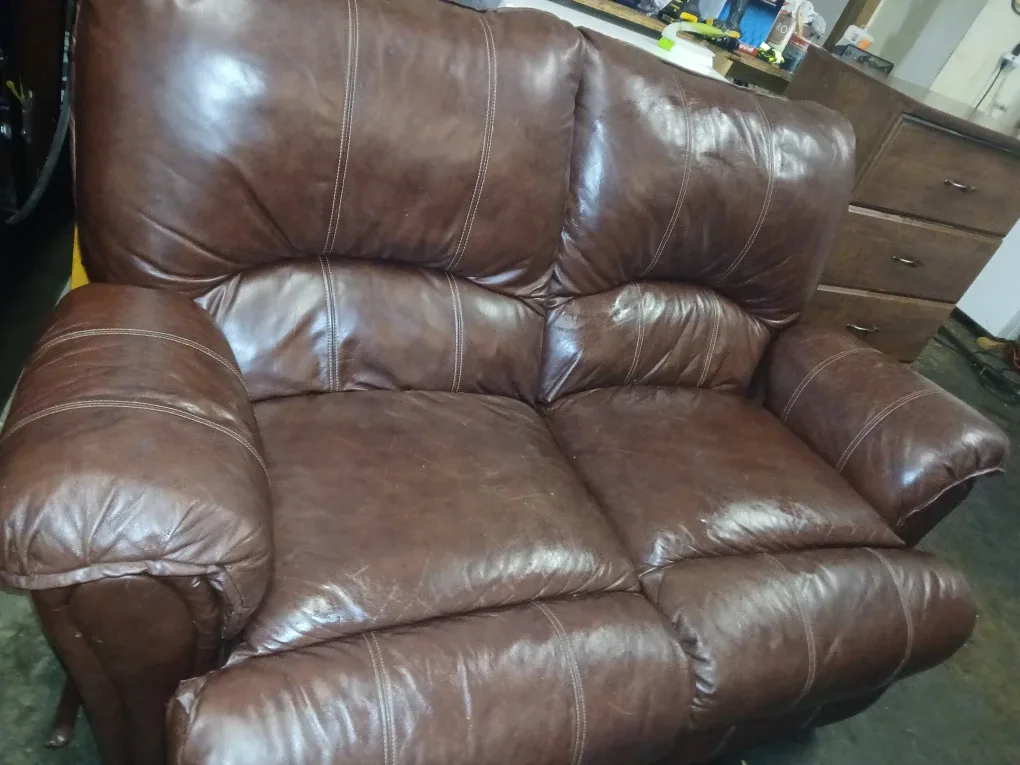 Love chear recliner is a rocking chair