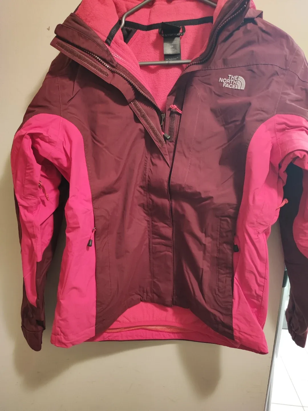 🆕 The North Face Pink & Burgundy Jacket(2 piece) thumbnail
