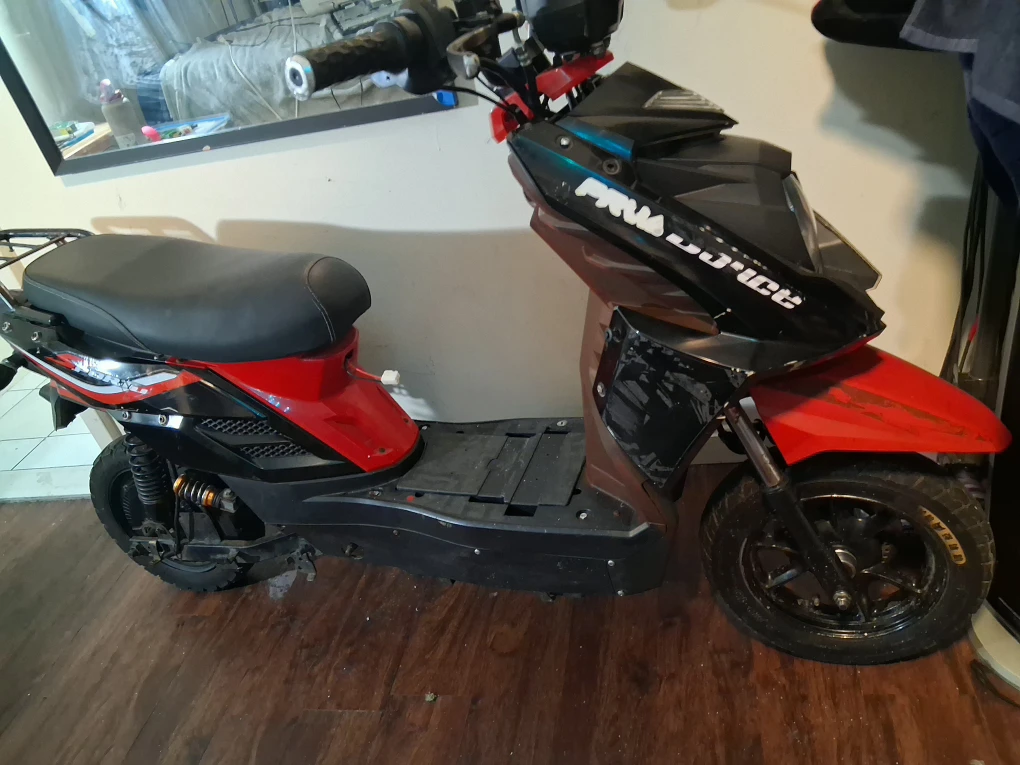 Electric Scooter - Red & Black trade for apple Mac book pro - photo 2