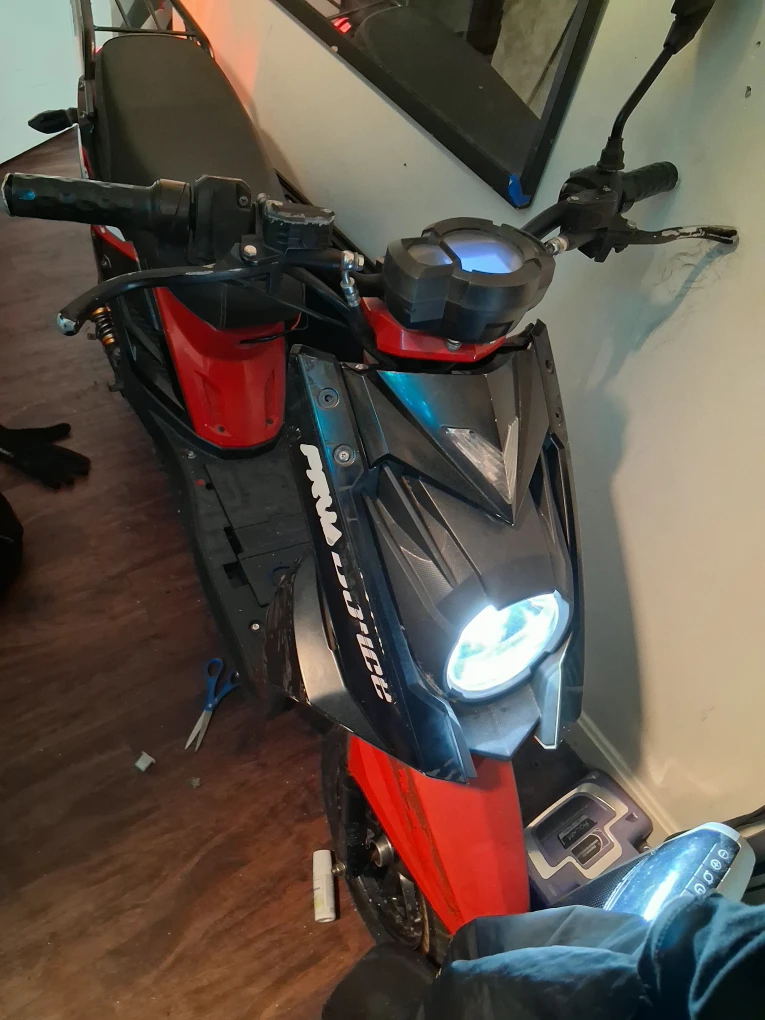 Electric Scooter - Red & Black trade for apple Mac book pro - photo 3