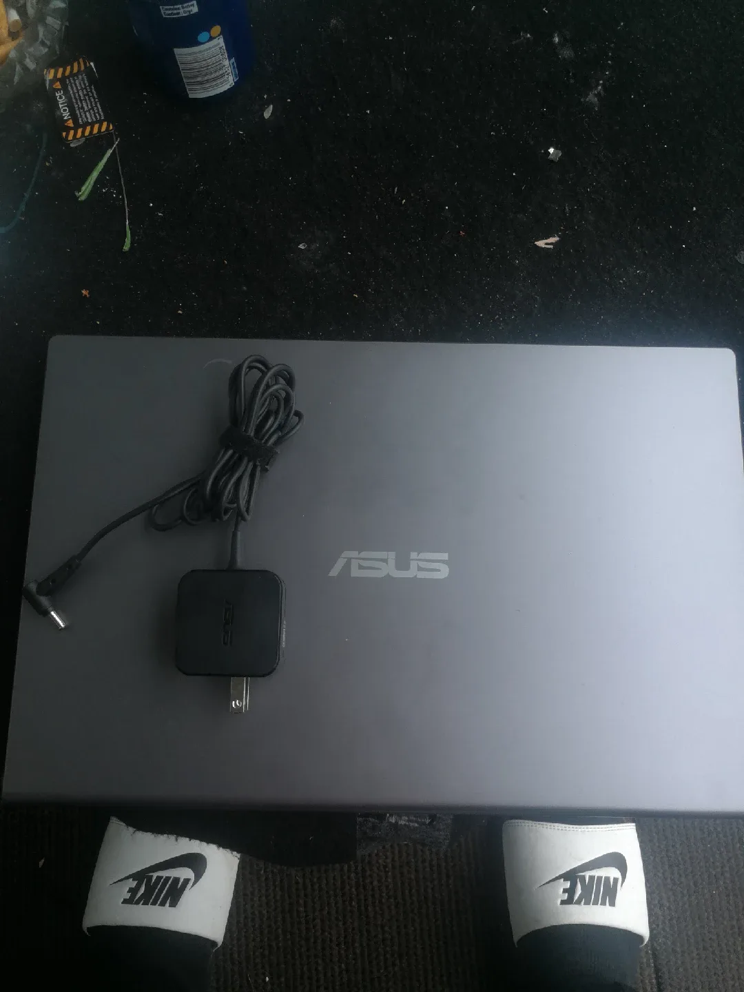 ASUS  X515 ( with charger )