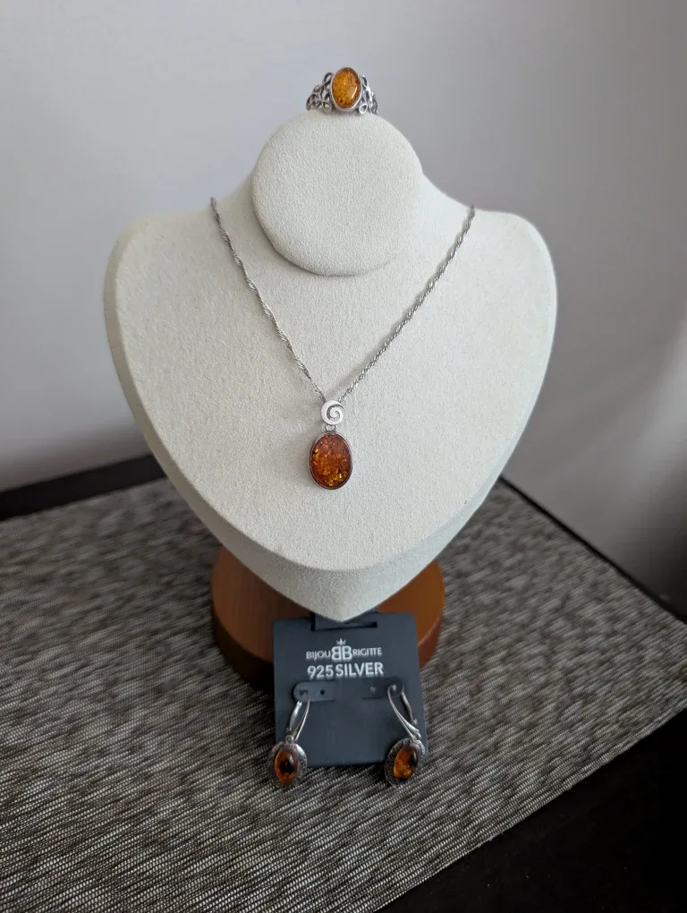 Silver Amber Jewellery Set - Necklace, Ring, Earrings image indicator(2)