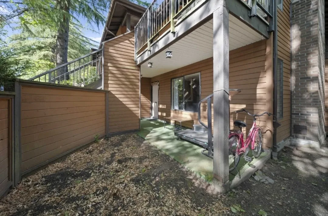 Ground-Floor Townhouse for Rent — Available December 1st image indicator(2)