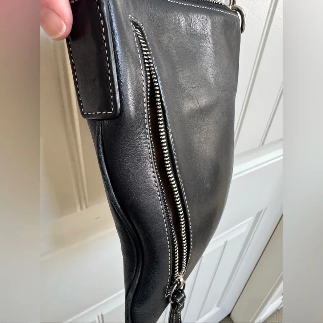 Black  leather  coach crossbody image indicator(5)