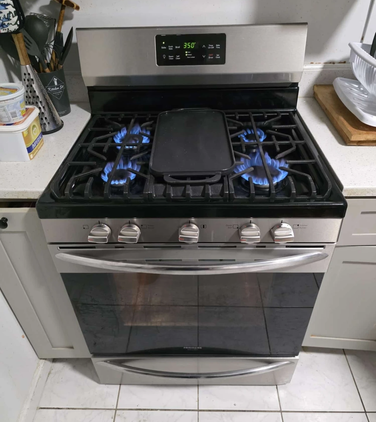 Frigidaire 30in Stainless steel gas stove