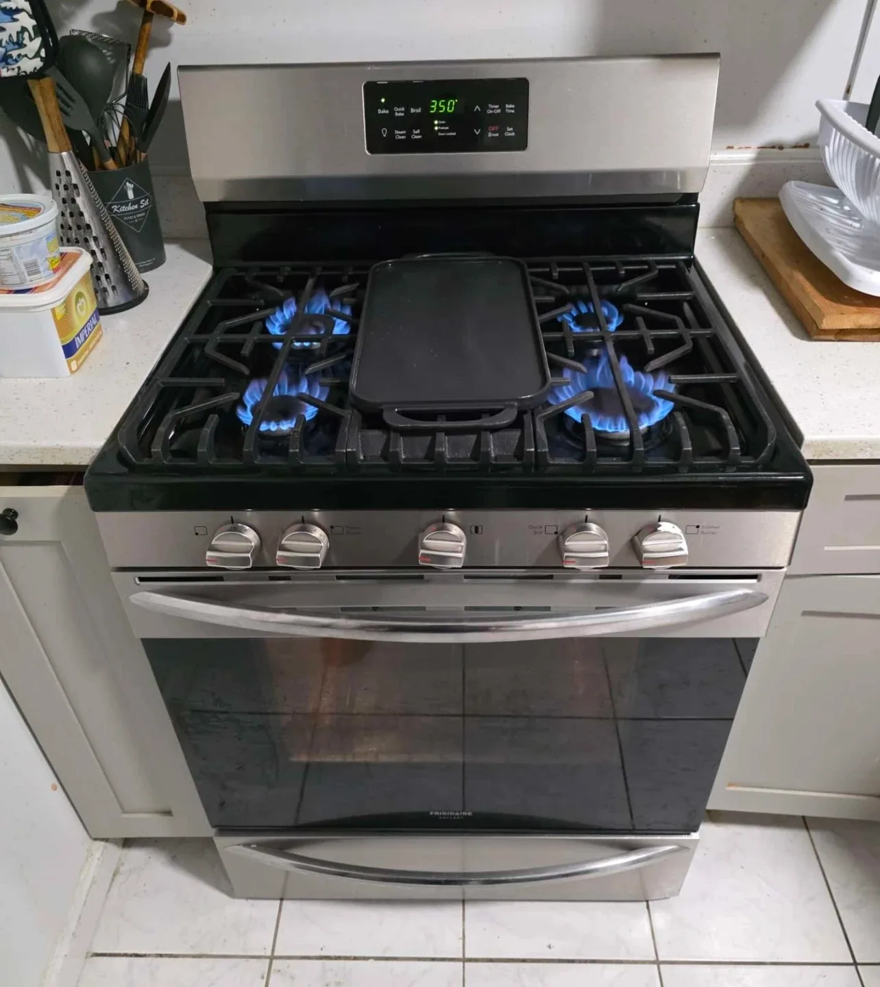Frigidaire 30in Stainless steel gas stove
