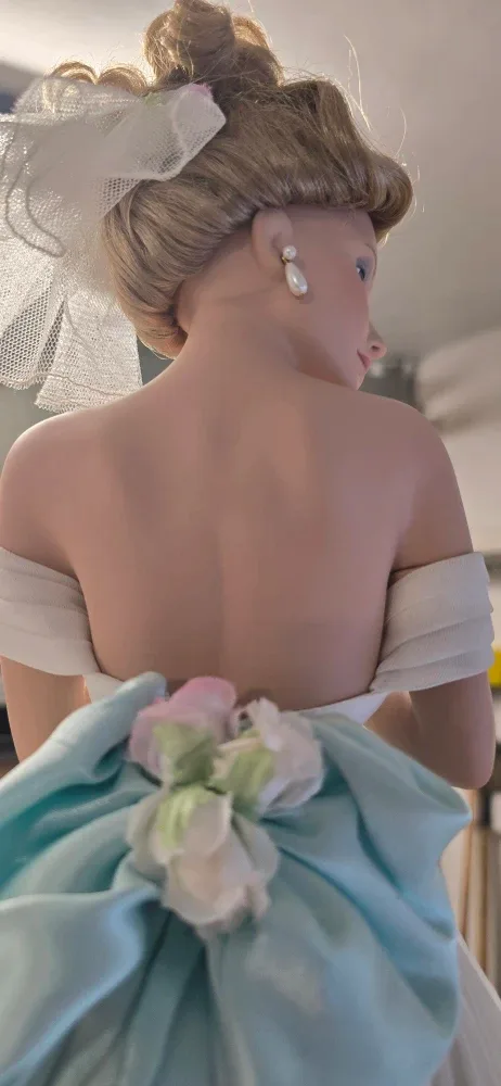 1997 The Ashton-Drake Galleries "Summer Dream" Bride Doll 20" image indicator(3)