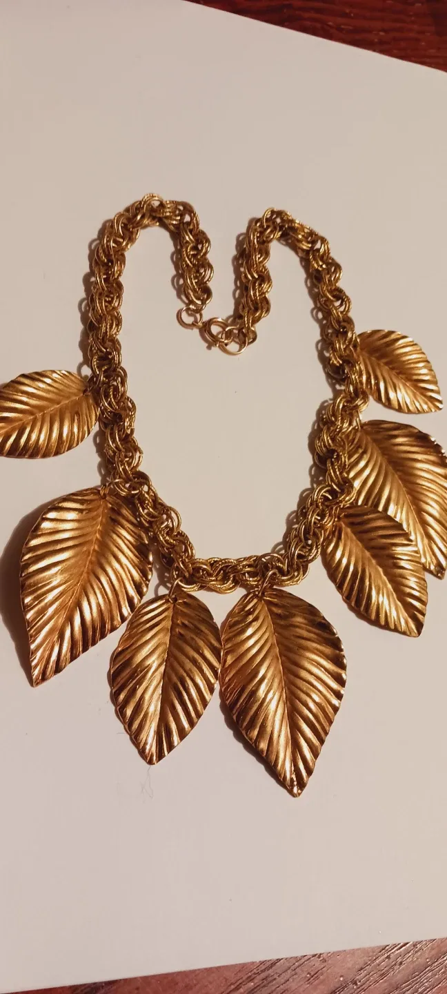 14 KARAT GOLD FILLED STAMPED 14K G.F. GORGEOUS LEAF NECKLACE image indicator(3)