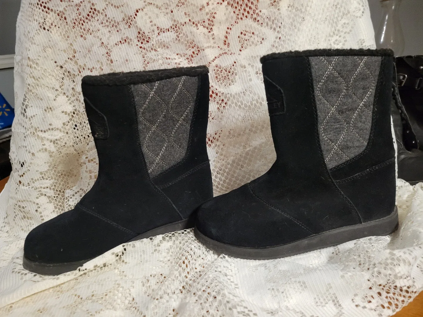 Tundra Boots, Size 9 thumbnail