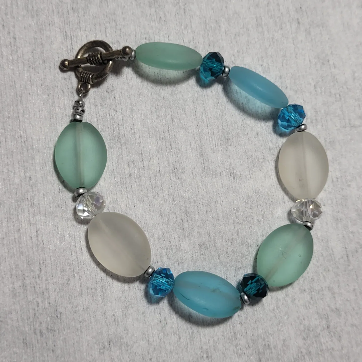 Fashion Bracelet Excellent Used Condition image indicator(2)