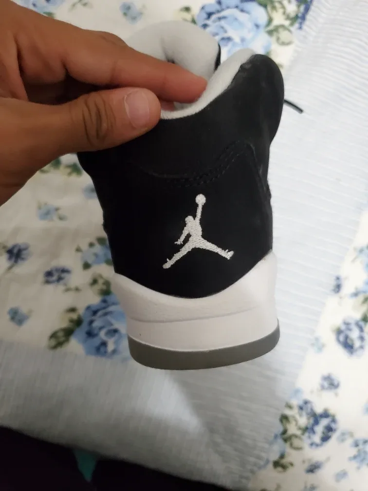 Jordan 5 Retro Oreo size 6 womens image indicator(2)