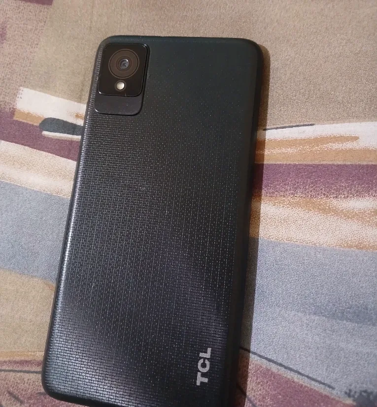 TCL 502 Smartphone - 32GB Storage image indicator(3)
