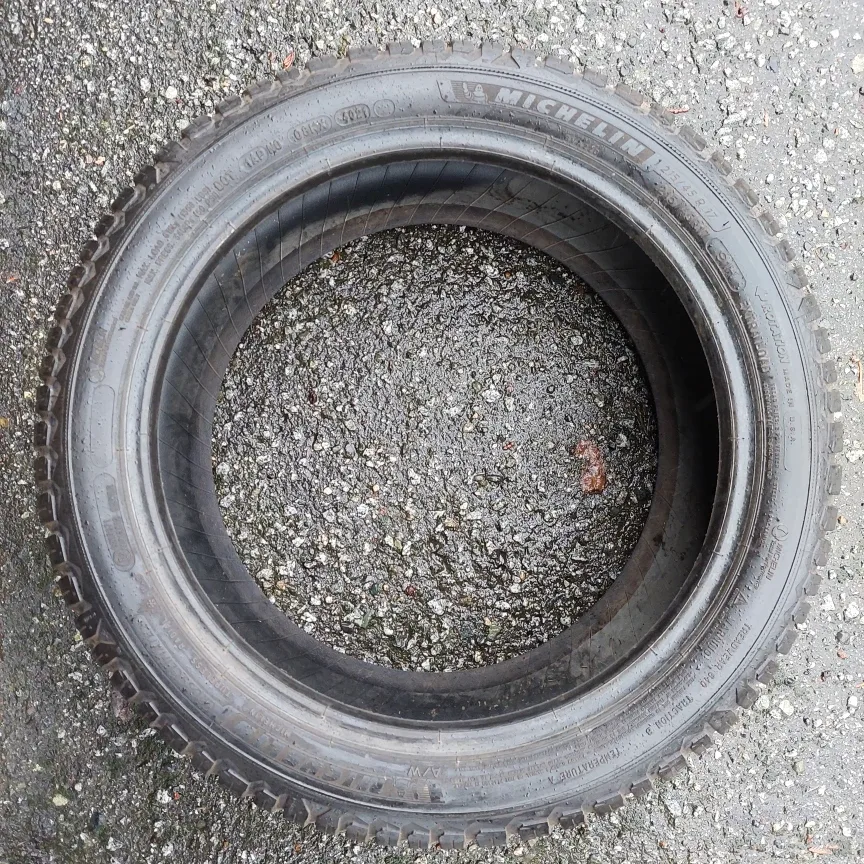 215 45 17 Michelin Cross Climate 2 image indicator(2)