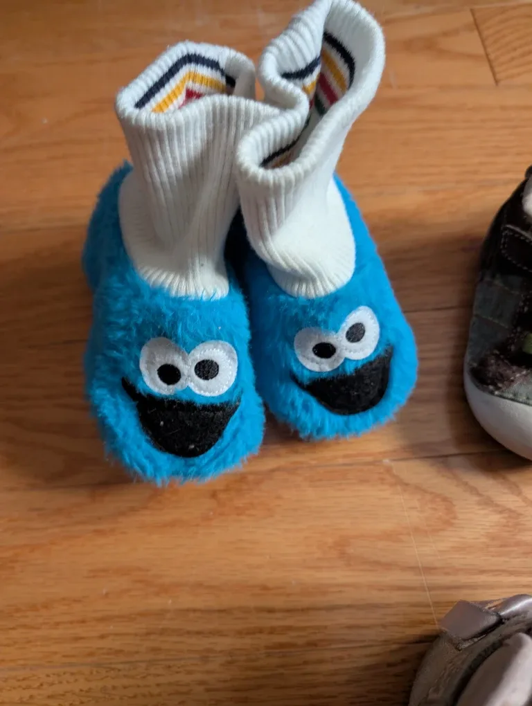 Toddler Shoes Size 4-5 image indicator(2)