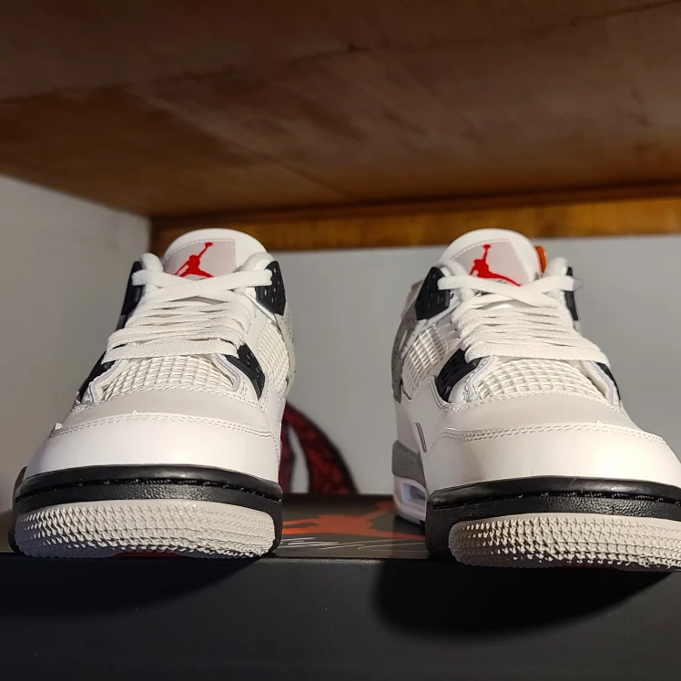 JORDAN 4 WHITE CEMENT 2025! - photo 2