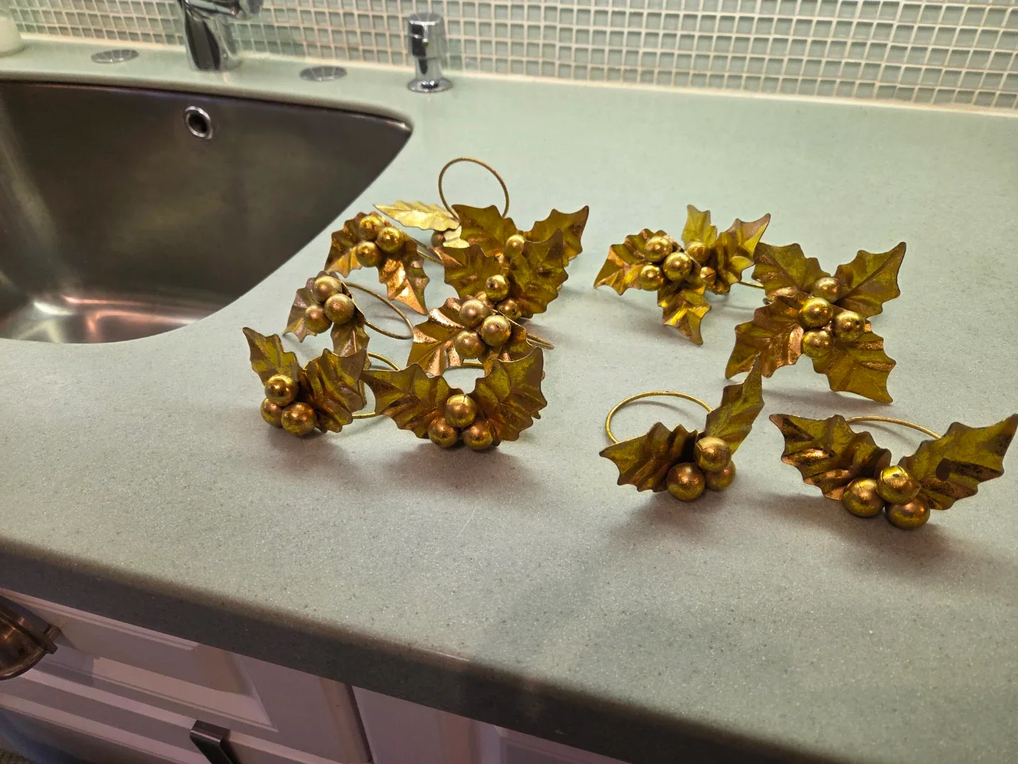 Gold Holly Berry Napkin Rings (6) image indicator(2)