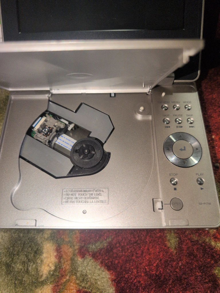 Toshiba SD-P1750 Portable DVD Player - photo 2