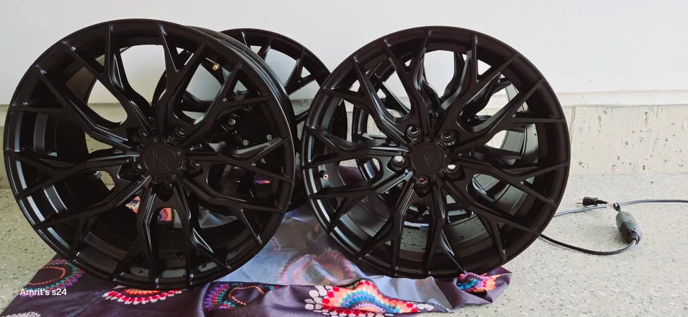 Set of 4 Black Alloy Rims image indicator(4)