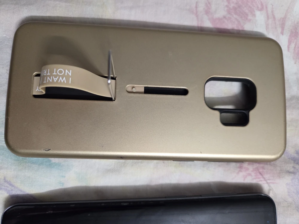 Samsung Galaxy S9 With Gold Case - photo 4