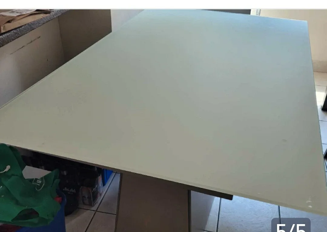 🥕 WHITE GLASS TABLE TOP WITH STEEL BASE image indicator(2)