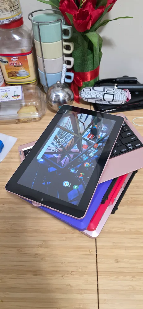 RCA Android Tablet with Keyboard 10.1 inch image indicator(4)