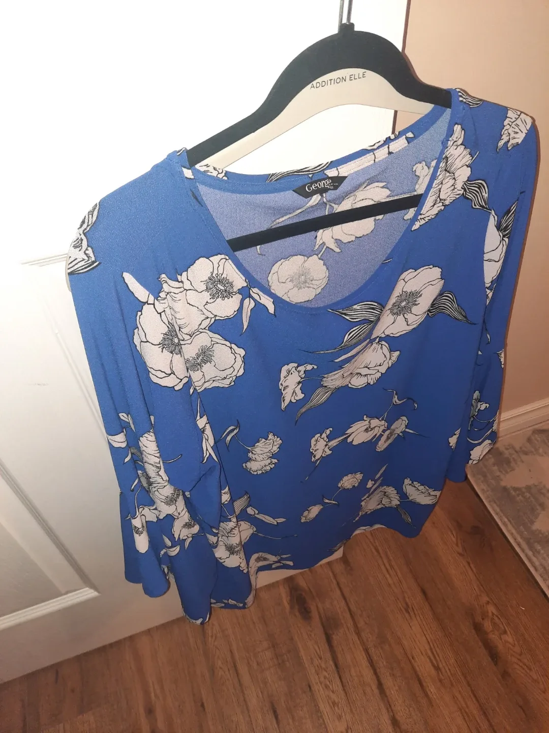 George Blue Floral Blouse pick up only in st.albert image indicator(2)