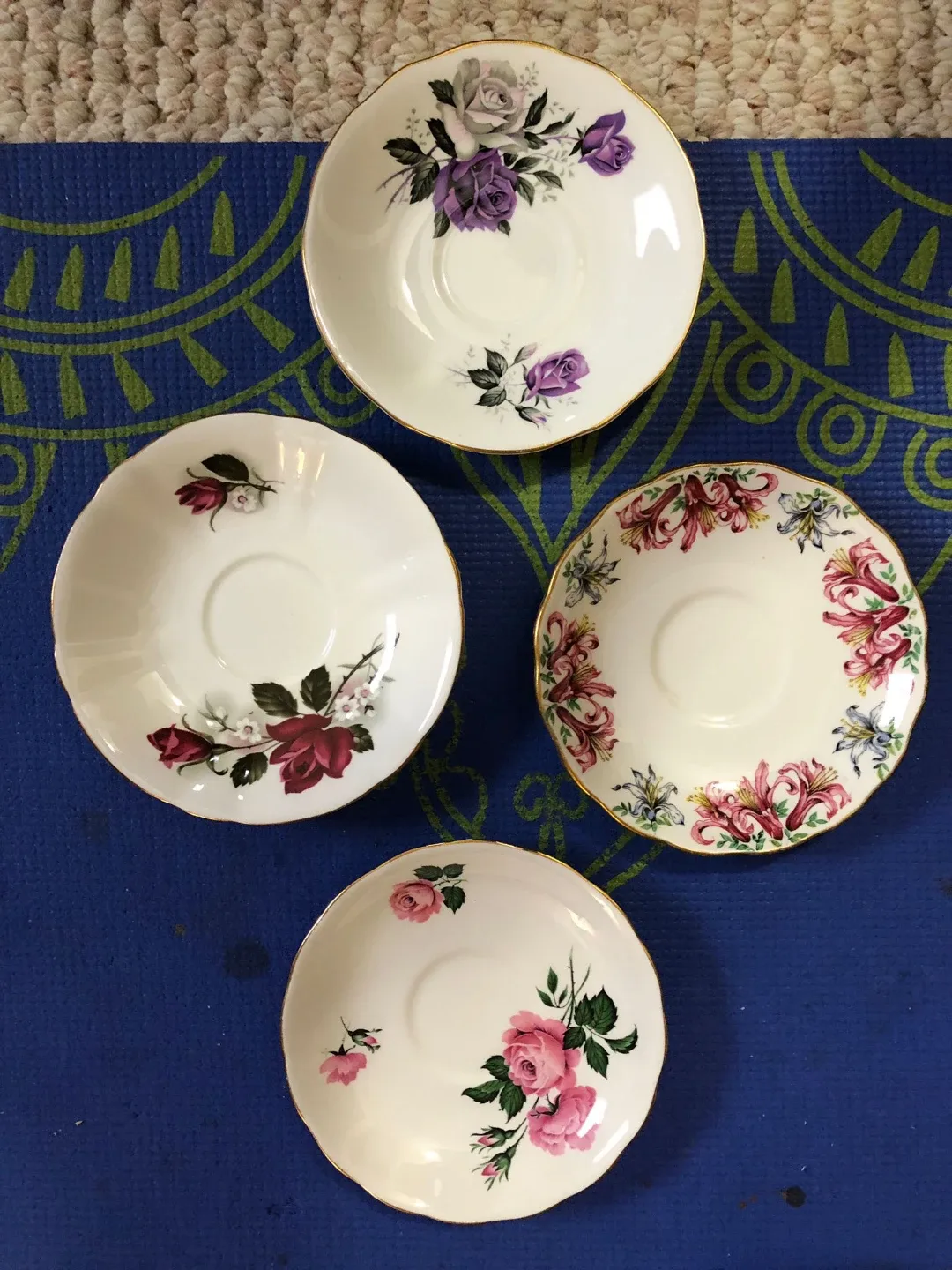 Assorted saucers and tea cups image indicator(2)