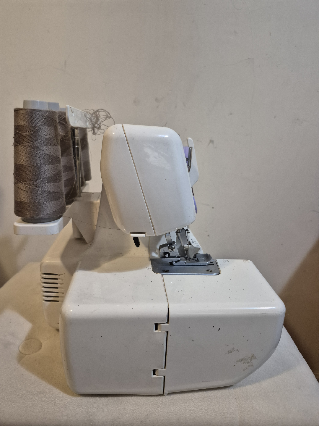 JUNO by Janome 3434D Serger Sewing Machine - photo 5