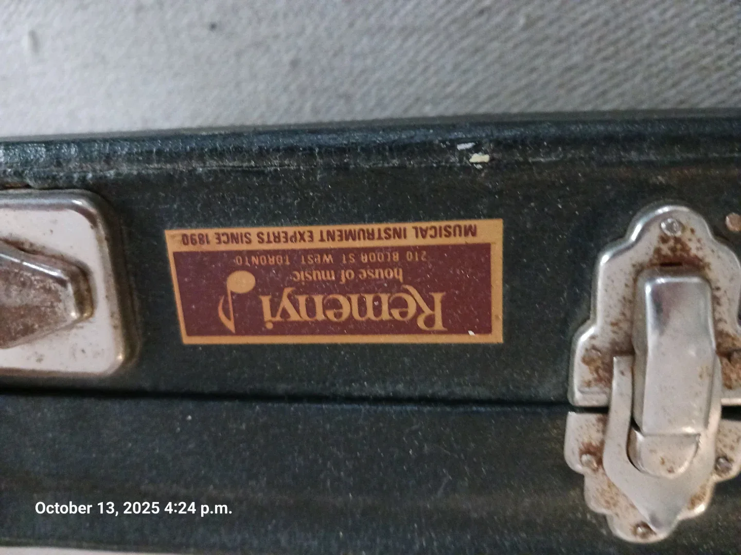 Violin with Case and Bow image indicator(6)