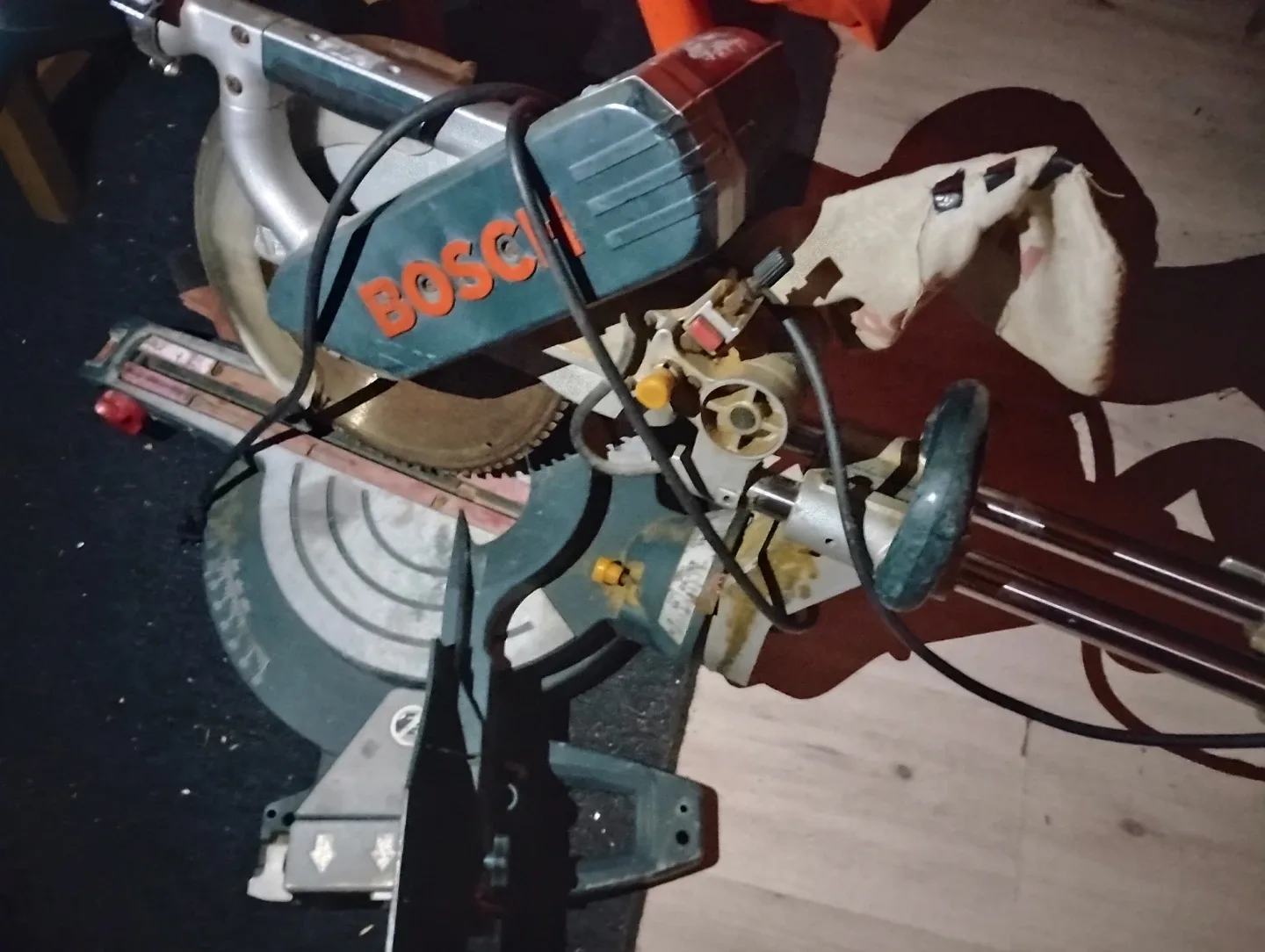 Scie à onglet Bosch