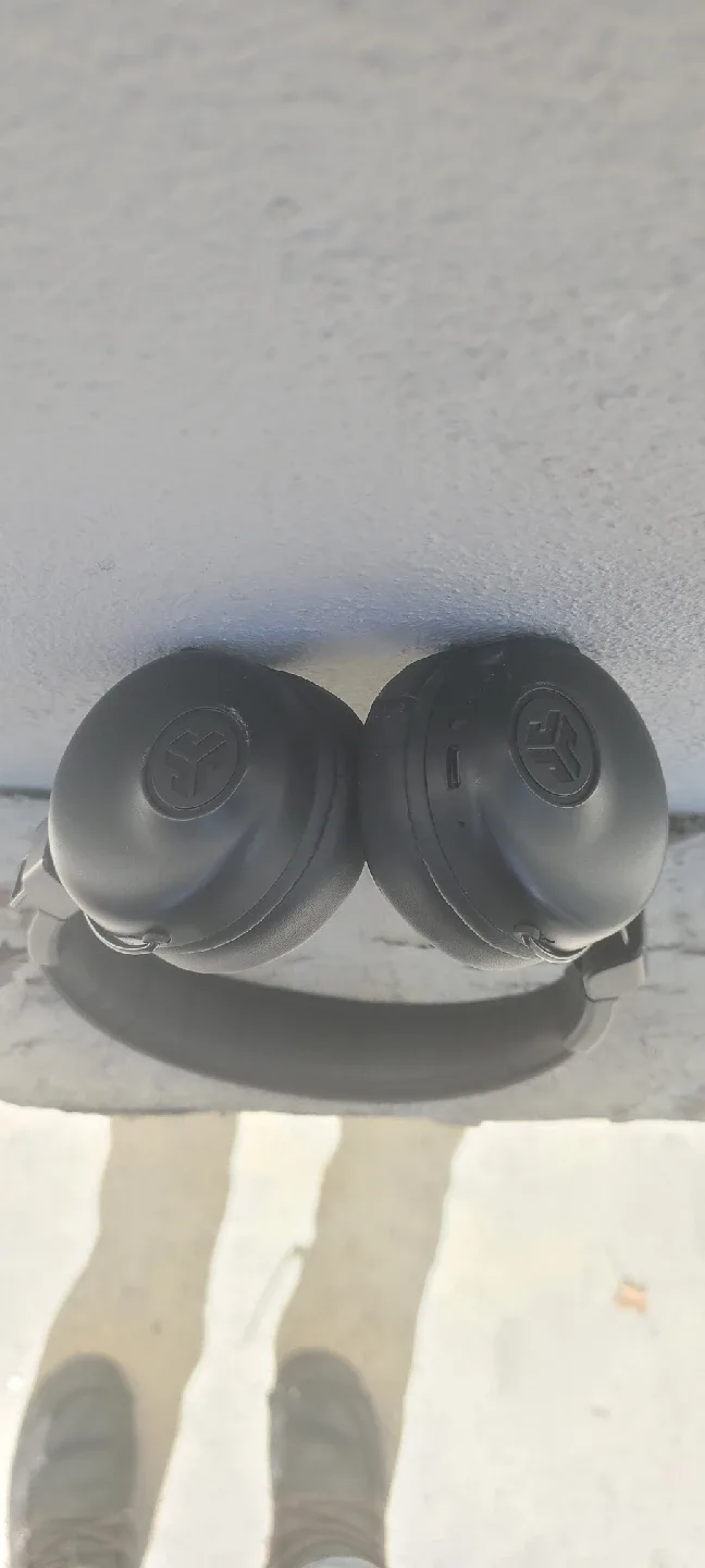 JLab V-Studio Headphones image indicator(2)