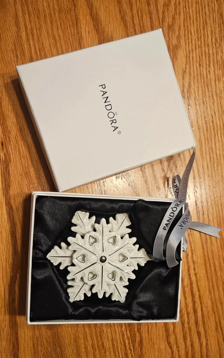 ❄️Pandora 2015 Limited Edition Snowflake Ornament Brand New 🎁🥕 image indicator(6)